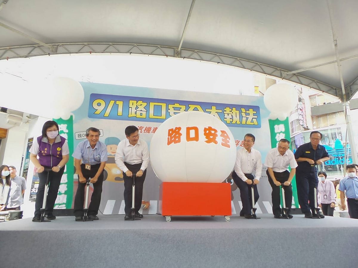 交通部長林佳龍和內政部長徐國勇，一同出席9/1全台路口大執法記者會。 圖：交通部／提供
