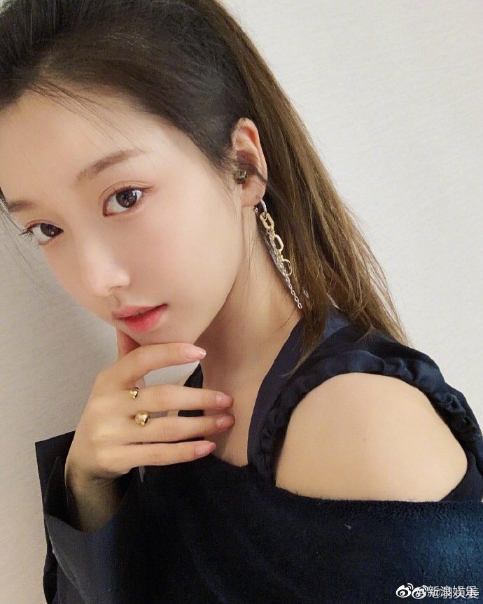 中國23歲女星姜貞羽因參加《創造營2020》而打響知名度。 圖：翻攝微博