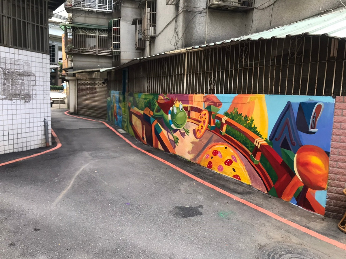 水利局在巷弄進行主題式彩繪，打造「新北污水後巷改造2.0」計劃。 圖：新北市水利局提供