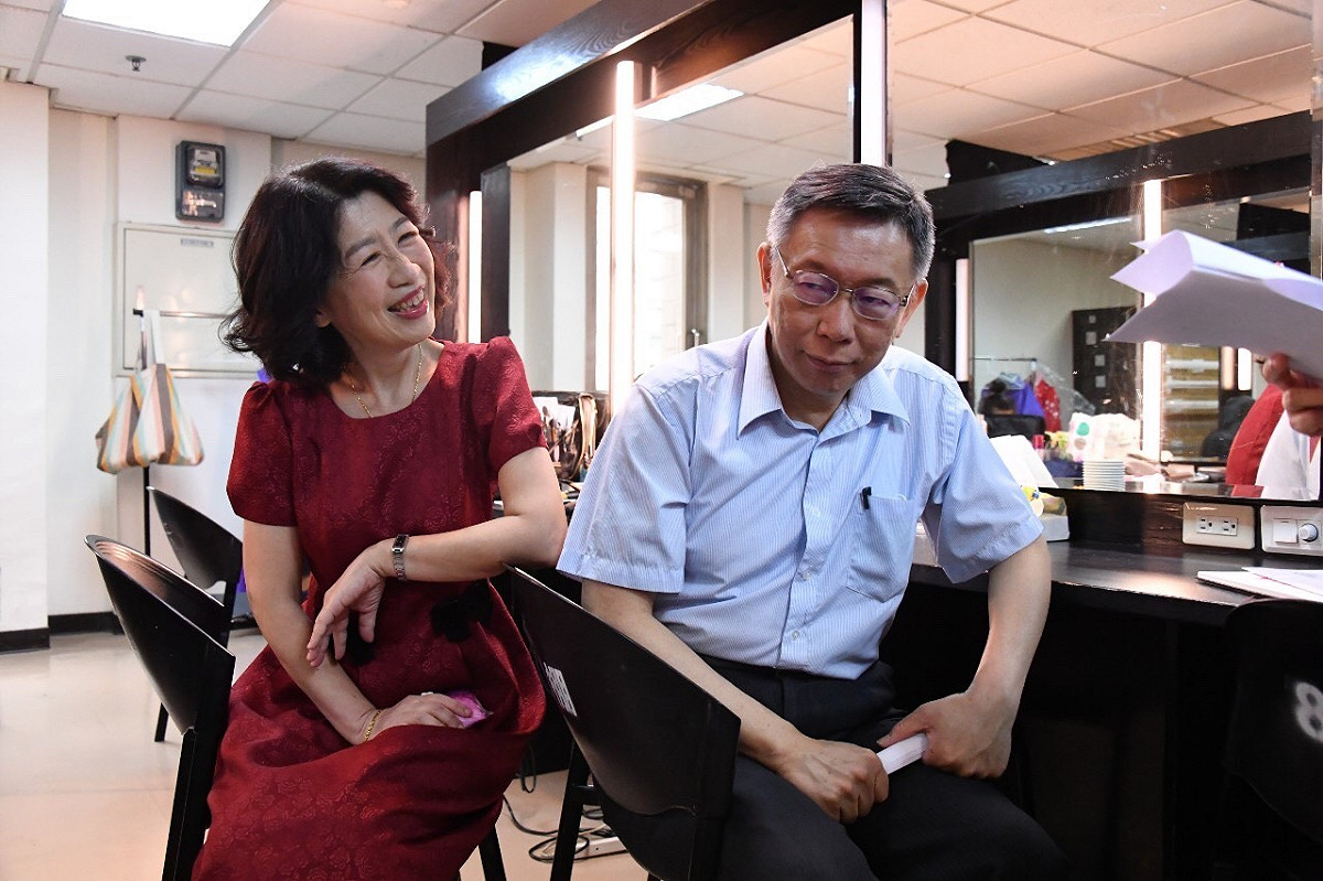 台北市長柯文哲妻子陳佩琪（左）對美豬明年元旦開放進口一事，直批衛福部長陳時中應該專業多一點，政治性格少一點。 圖：翻攝陳珮琪臉書