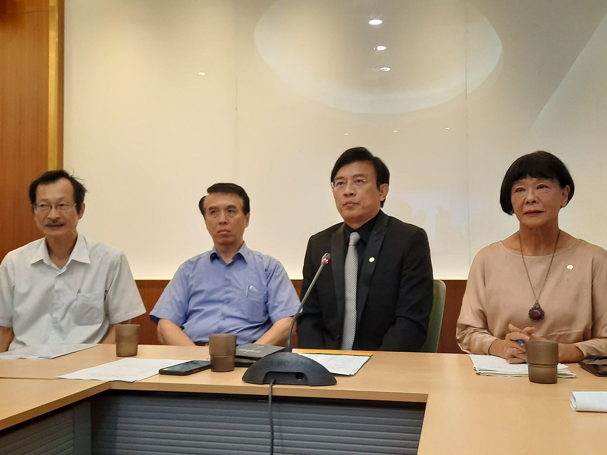 被蔡英文告滿周年，彭文正、賀德芬等人今召開記者會。 圖:陳佩君/攝