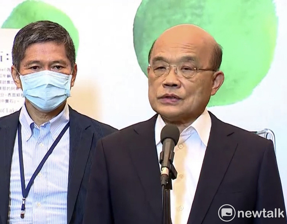 行政院長蘇貞昌今（4）日受訪，左為文化部長李永得。 圖：謝莉慧/攝