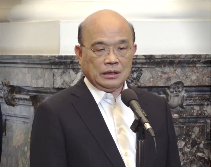 行政院長蘇貞昌今（4）天中午在臉書發文表示，黑心口罩詐欺消費者、違反藥事法的責任，不是一句踢出國家隊就能善了。 圖：擷自蘇貞昌臉書影片