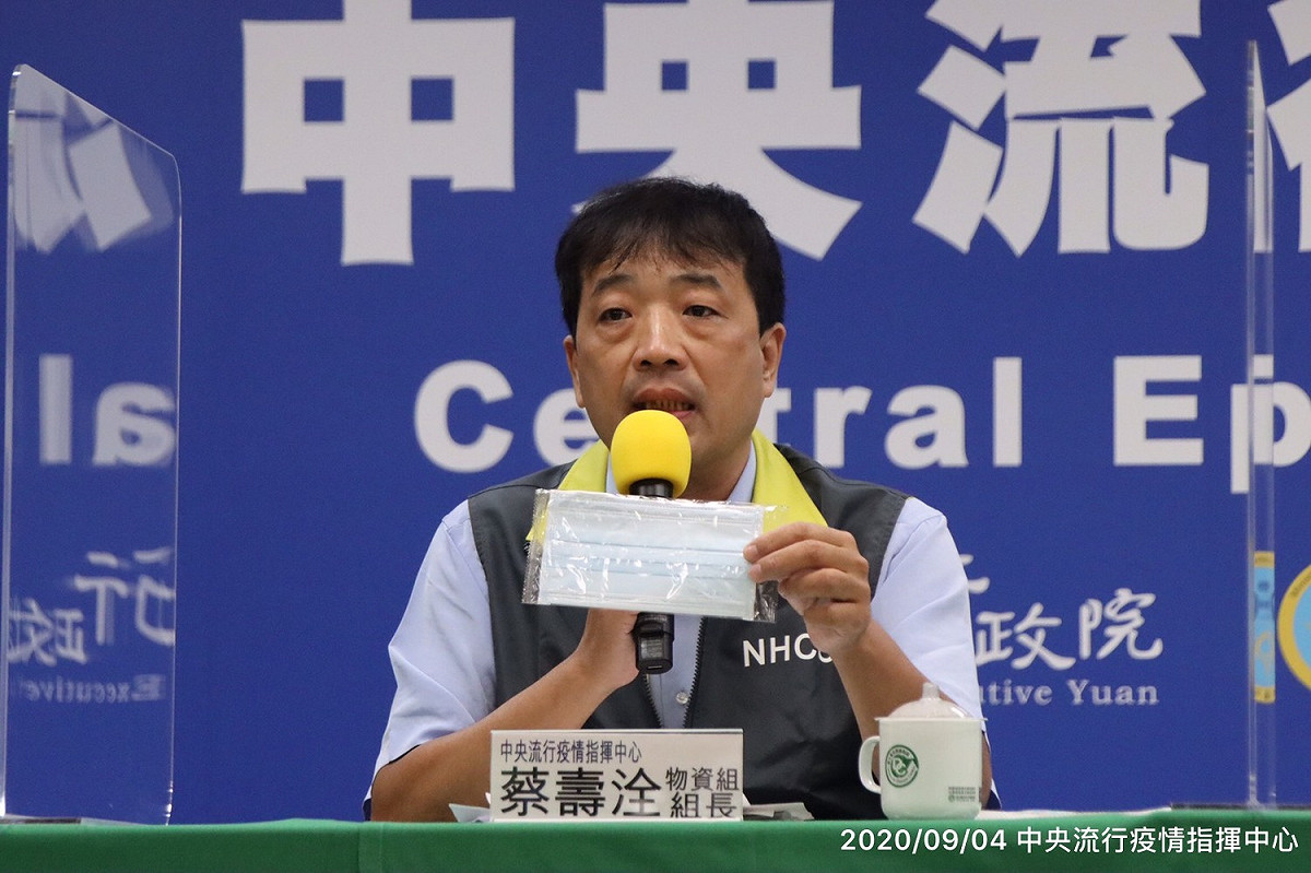 物資組組長蔡壽洤。 圖：取自中央流行疫情指揮中心記者會。