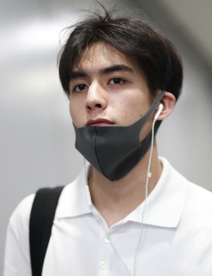 19歲宋威龍素顏冒痘。 圖：翻攝自微博