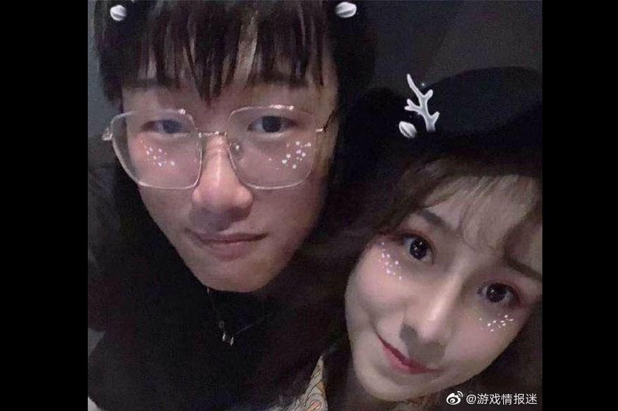 IG打野選手Ning女友徐姨娘（右）發文怒懟網友，慘遭網友反擊。 圖：翻攝自微博