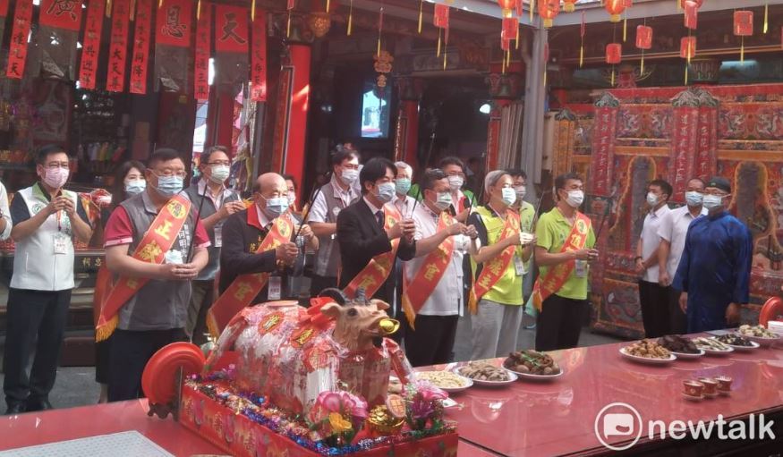 桃園市長鄭文燦表示，今天是他主動邀請賴清德副總統來參加桃園市客家義民祭。 圖：林昀真／攝