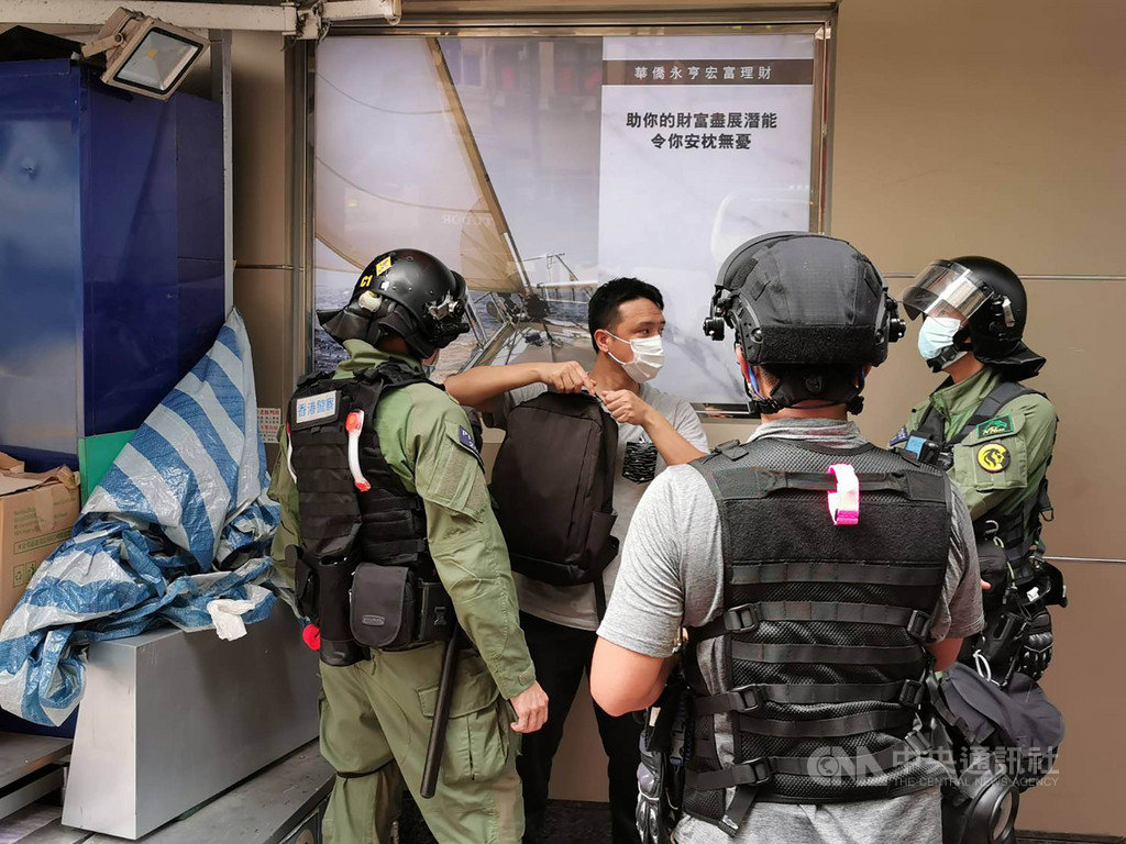 港人爭民主遊行近百人被捕 跨國國會聯盟聲援