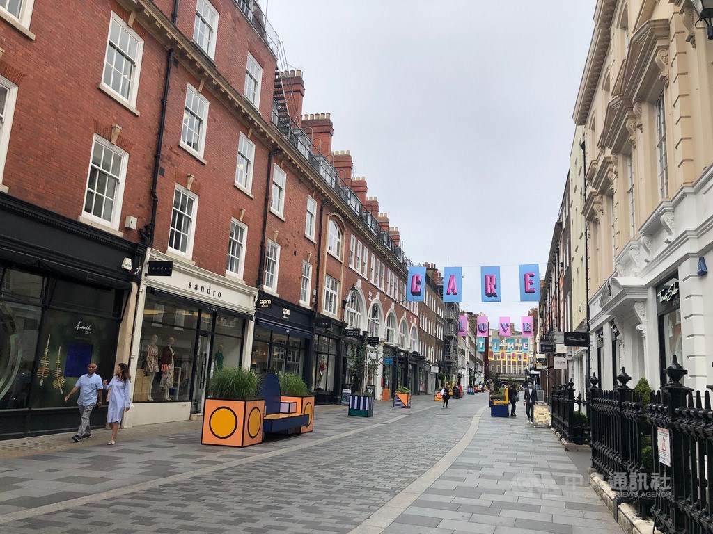 英國衛生大臣韓考克表示，英國6日通報新增2988起確診病例，這是今年5月以來的單日新高紀錄。 圖：中央社／提供
