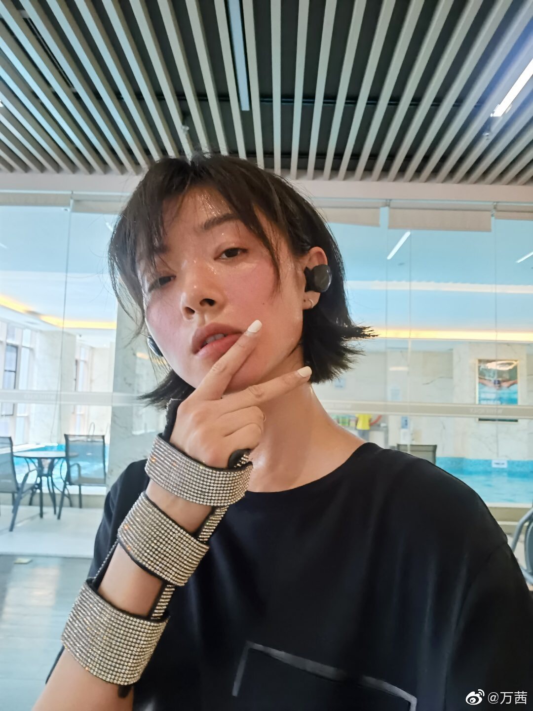 萬茜參與中國知名節目《乘風破浪的姐姐》脫穎而出，將與其他6位脫穎而出的藝人組團，在中國巡迴演出。 圖：翻攝微博