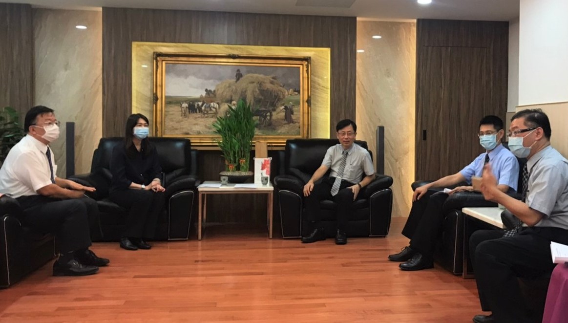 高雄地檢署莊榮松檢察長（中右）邀請毒防局出席本土化多元處遇計畫成果發表會。 圖／高市毒防局