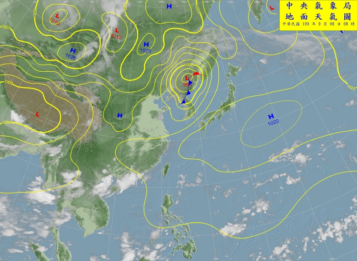 從地面圖可見，H1020是太平洋高壓，而台灣則位於它的西南側邊緣。 圖：中央氣象局/提供