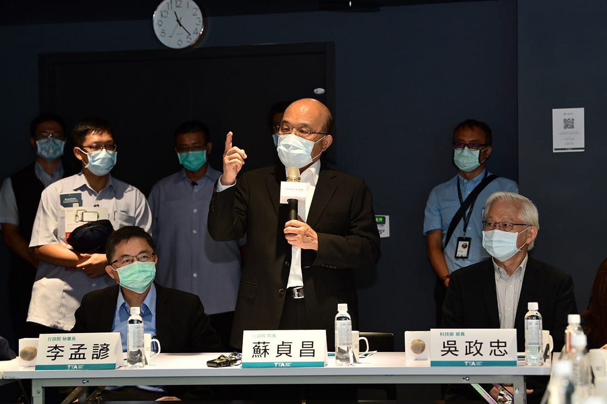 行政院長蘇貞昌今（8）日赴台灣科技新創基地（Taiwan Tech Arena，TTA），參觀瞭解新創團隊進駐情形，並與其成員交流，聽取意見。 圖：行政院提供