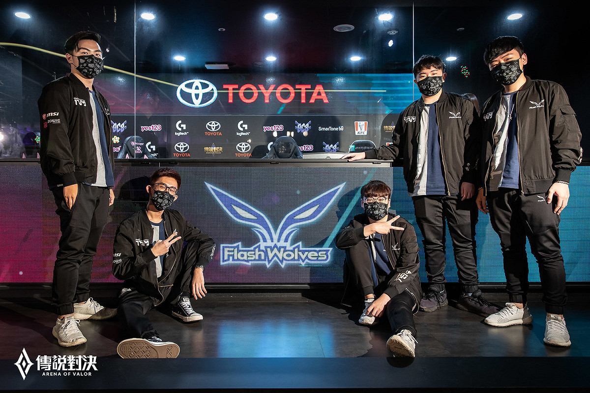 剛拿下世界冠軍的FW，第一輪最後坐上例行賽第一寶座 圖：Garena/提供