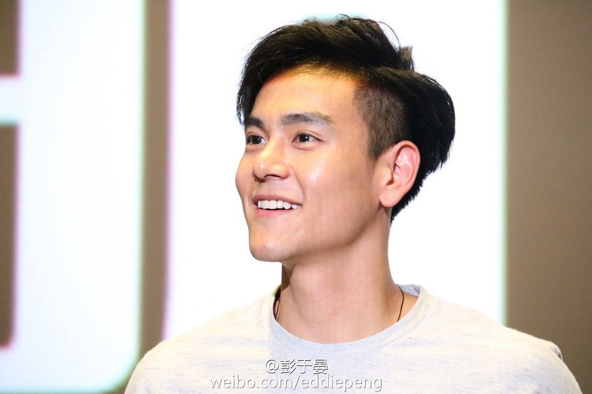 彭于晏有著大男孩陽光般的笑容。 圖：翻攝微博