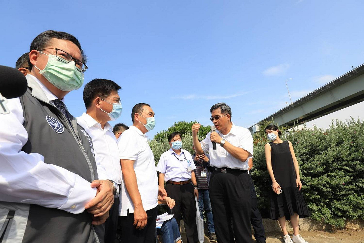 交通部長林佳龍、新北市長侯友宜、桃園市長鄭文燦聽取簡報 圖/本報攝影組