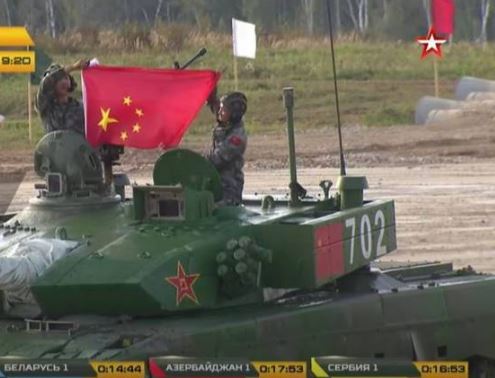 解放軍日前軍事競賽竟把國旗拿反 圖:擷取自twitter