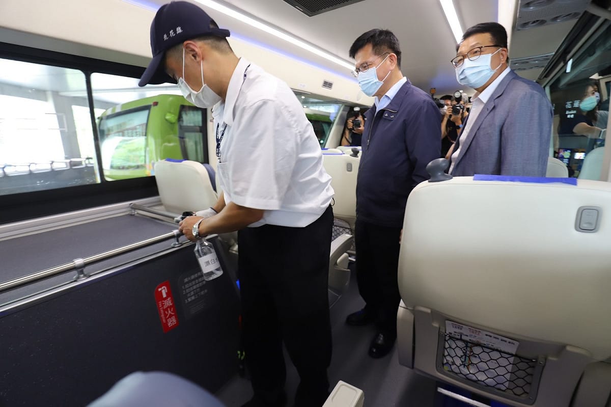 林佳龍就轉運站既有防疫措施逐項檢視。 圖：公路總局／提供