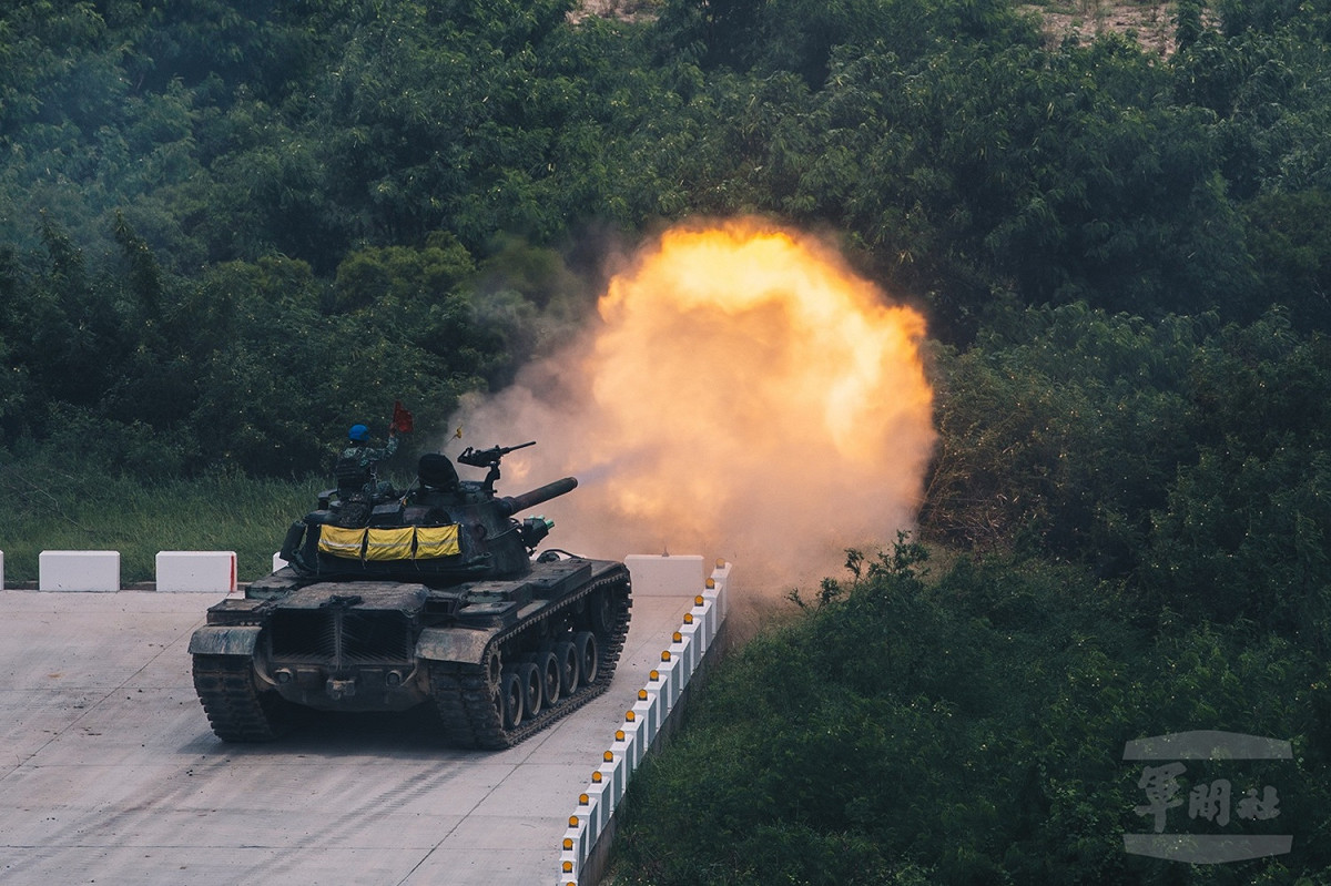 CM11勇虎式戰車戰車射擊破甲榴彈，火力強大。 圖：軍聞社／提供