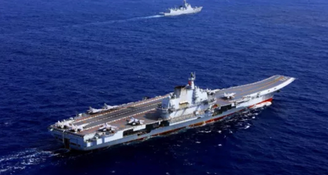 中國近日對外宣布解放軍的兩艘航艦「遼寧號」、「山東號」已前往渤海進行組合訓練。圖為「遼寧號」。 圖：翻攝自網路