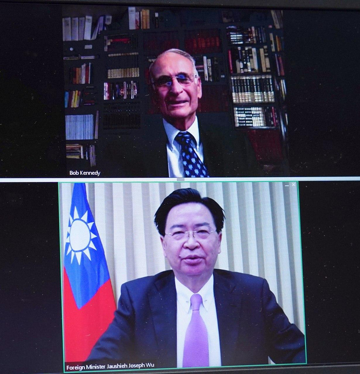 外交部長吳釗燮與ACIR會長Robert_Kennedy線上對談。 圖：外交部提供