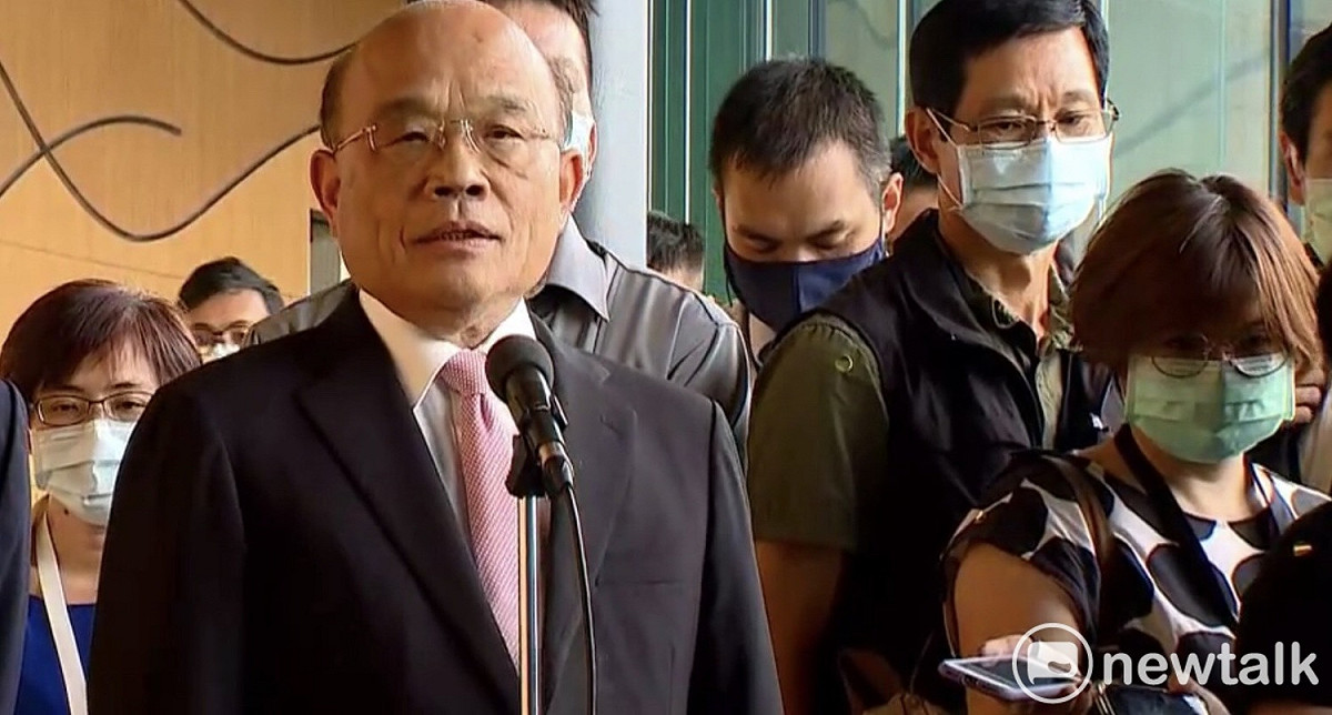 行政院長蘇貞昌今（11）日下午出席第44屆金鼎奬頒獎典禮前受訪。 圖：謝莉慧/攝