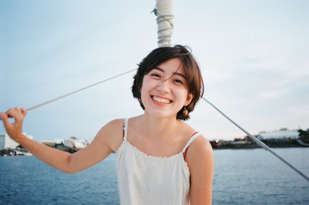 25歲年輕YouTuber金魚腦在YouTube頻道累積逾15萬訂閱粉絲，她的影片風格崇尚自然與環保。 圖：我宅有限公司/提供