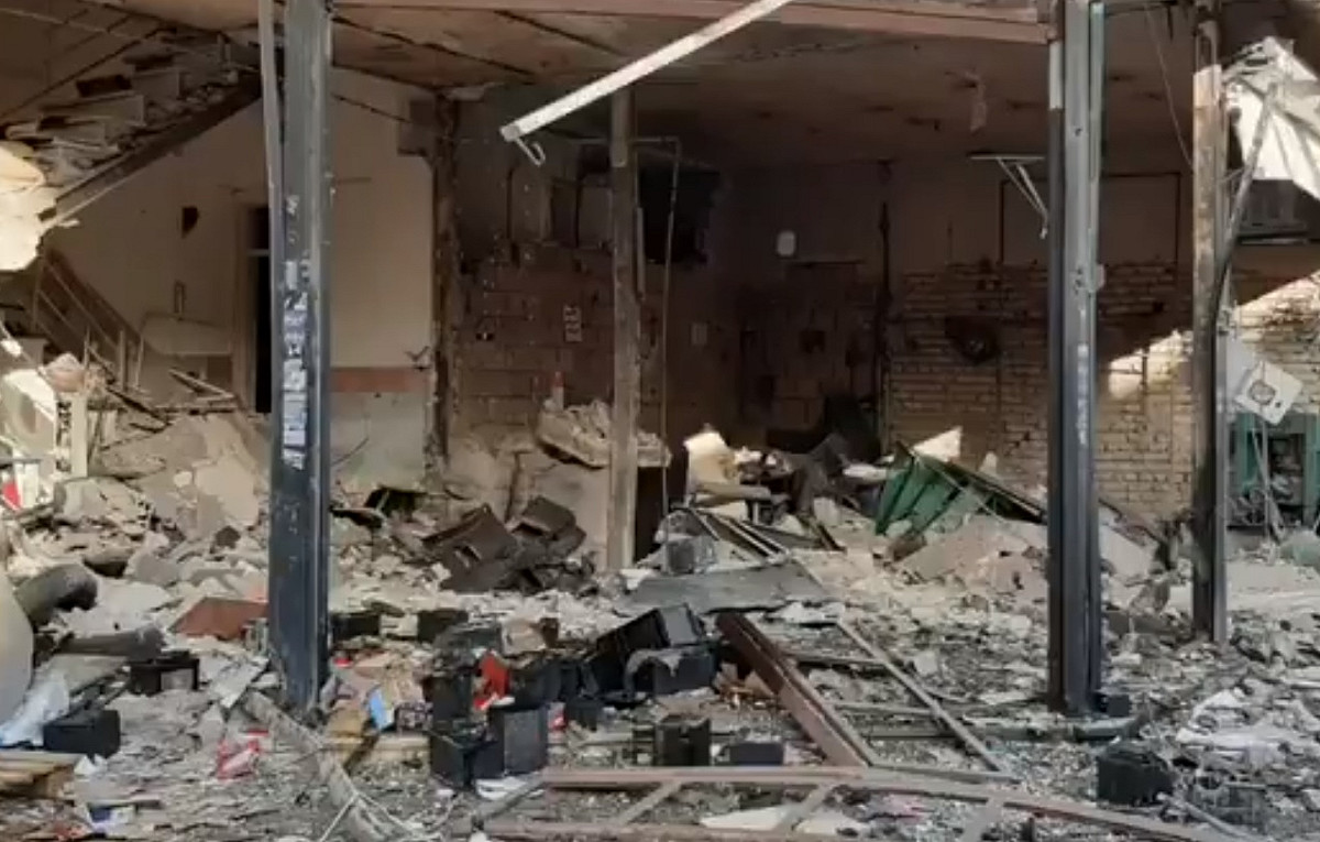德黑蘭電池工廠發生大爆炸，現場慘不忍睹。 圖/翻攝自推特