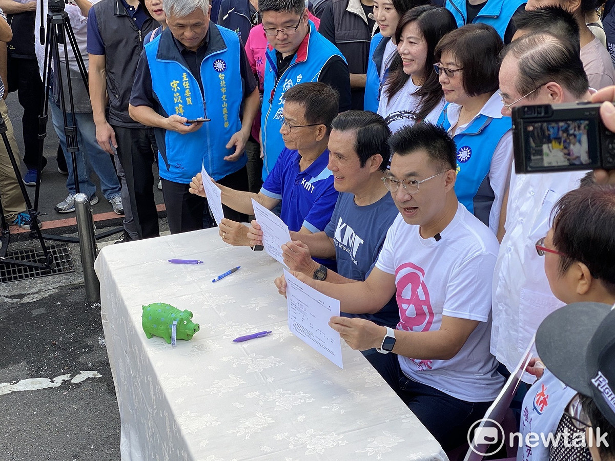 國民黨主席江啟臣、前總統馬英九今出席國民黨發動連署反瘦肉精美豬進口公投。 圖：周煊惠 ／攝