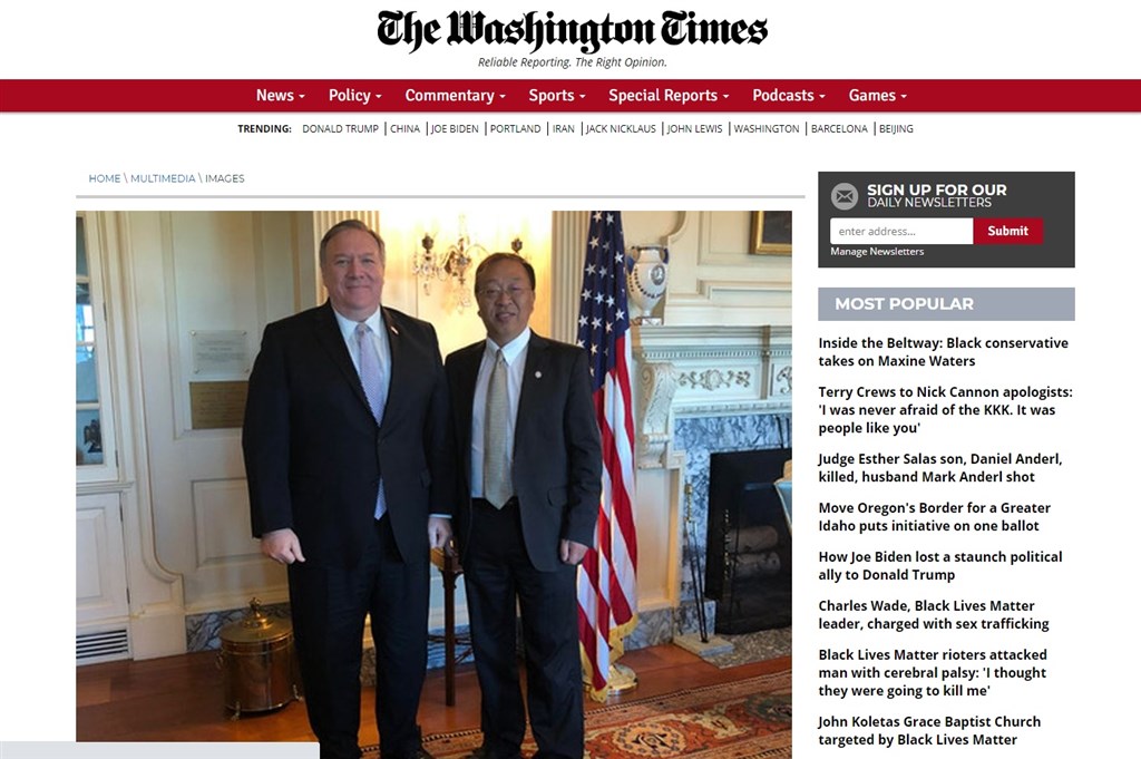 出身中國、親歷文革的余茂春（右）是美國國務卿蓬佩奧（Mike Pompeo）的首席中國政策顧問。 圖：取自華盛頓郵報網頁washingtontimes.com