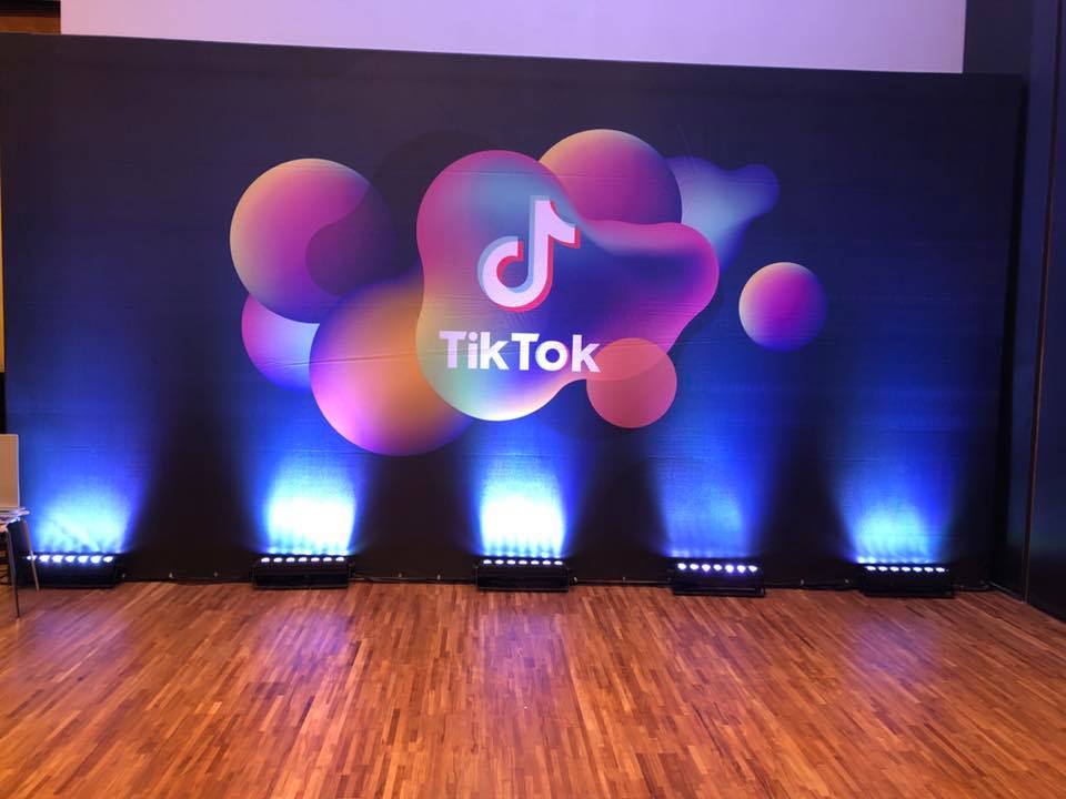 「TikTok」母公司字節跳動（ByteDance），原定將由微軟（Microsoft）全數買斷，但在最後一刻卻被甲骨文公司（Oracle）以「小幅入股」的方式成為Tiktok美國公司的股東之一，成功搶親。 圖：翻攝自TikTok臉書