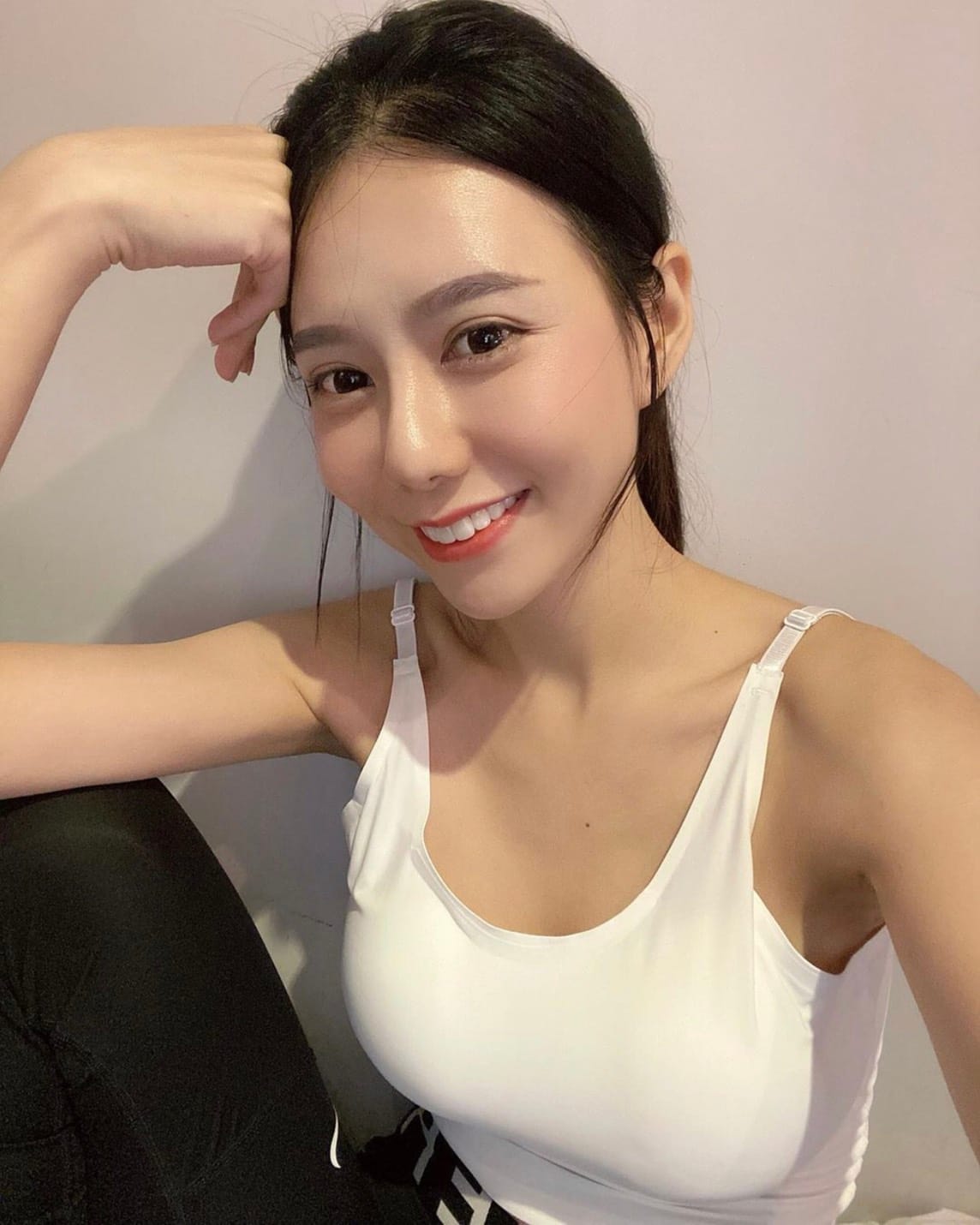 網美家家雖然撇清照片中驚見露鳥俠是自己在炒作，為得是想走紅，但她IG粉絲人數卻一夜暴增2萬多人。 圖：翻攝Instagram