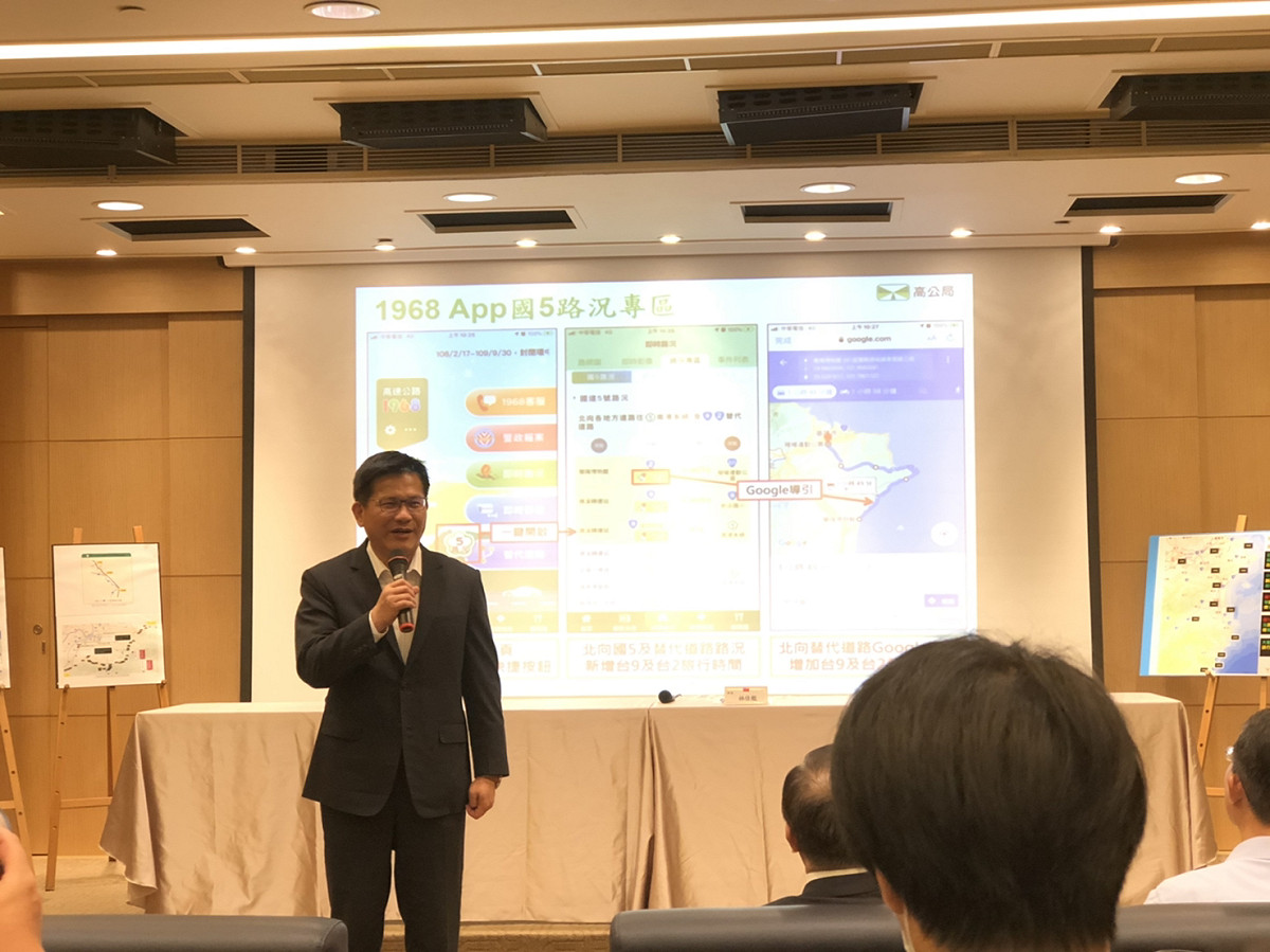 交通部長林佳龍表示，航空業的虧損已經比預期小很多。 圖：汪靖軒／攝