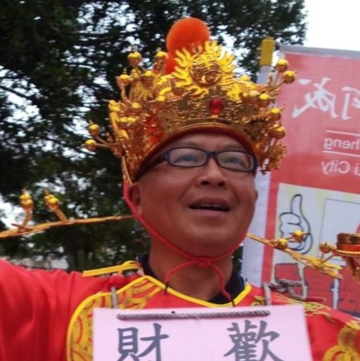 「黃宏成台灣阿成世界偉人財神總統」宣布即將參選2022年花蓮縣長。 圖 : 翻攝自 黃宏成台灣阿成世界偉人財神總統 臉書