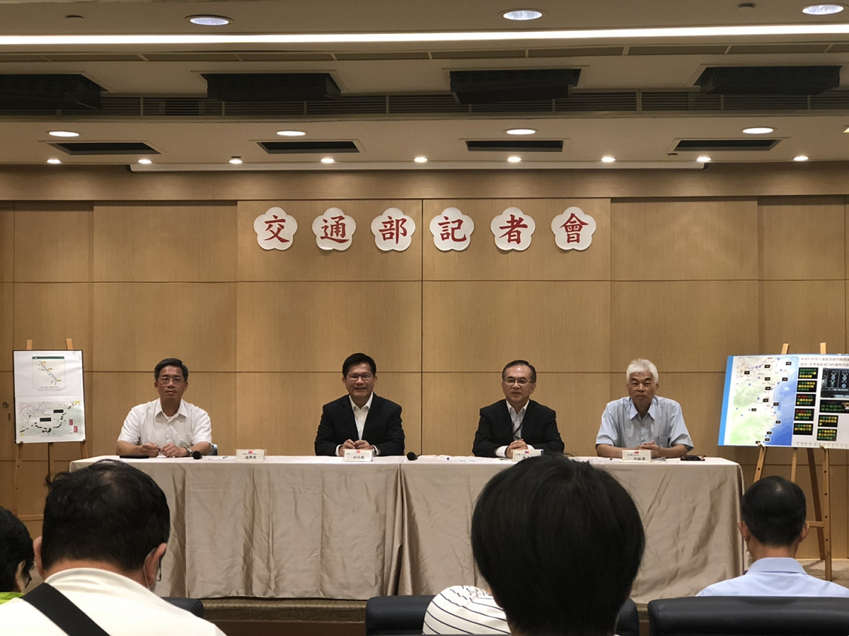 交通部推交通APP資訊整合，讓用路人不管下載哪個都能清楚得知國5資訊。 圖：汪靖軒／攝