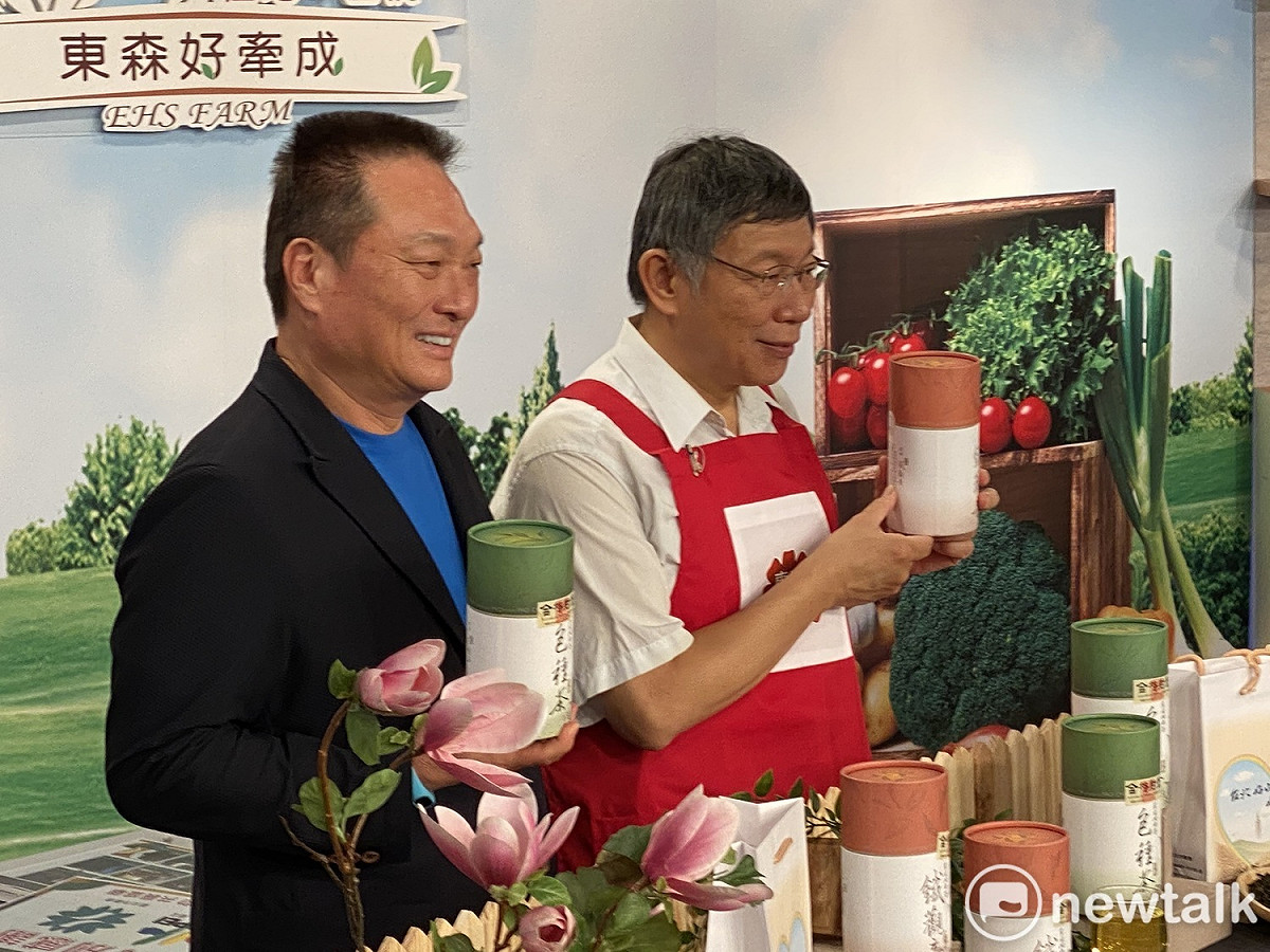 台北市長柯文哲與東森購物董事長王令麟。 圖：周煊惠／攝
