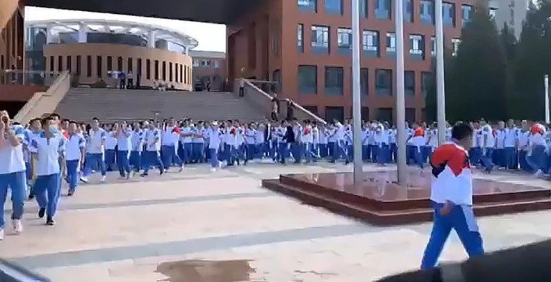 近來中國政府在內蒙古自治區強推漢語教學，將學生核心課程以漢語取代蒙古語，打壓蒙古族的母語和文化。 圖：翻攝中國互聯網（資料照）