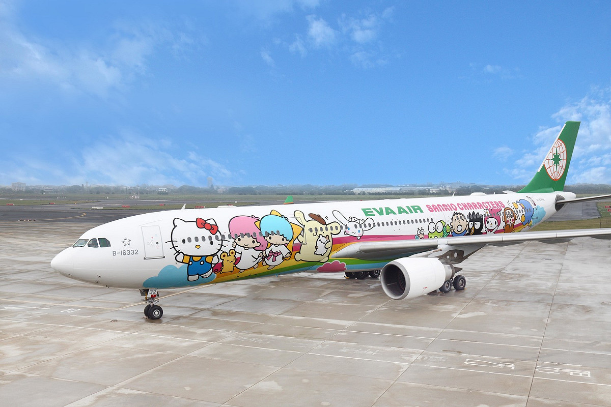 「中秋賞月專機」由甜蜜教主Hello Kitty擔任女主角。 圖：長榮航空／提供