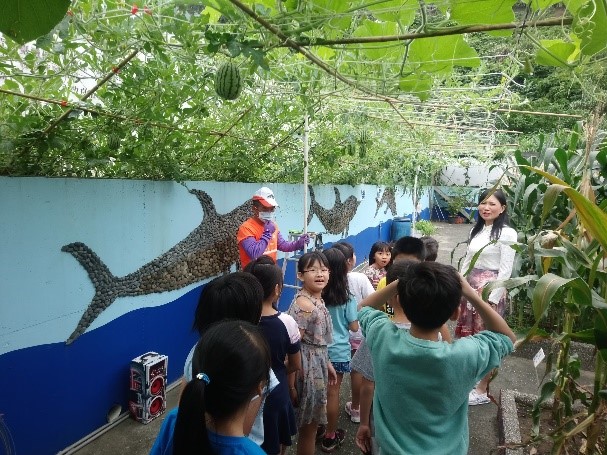 瑞平國小獲得金熊級低碳校園標章，推動食農教育。  圖：新北市環保局提供