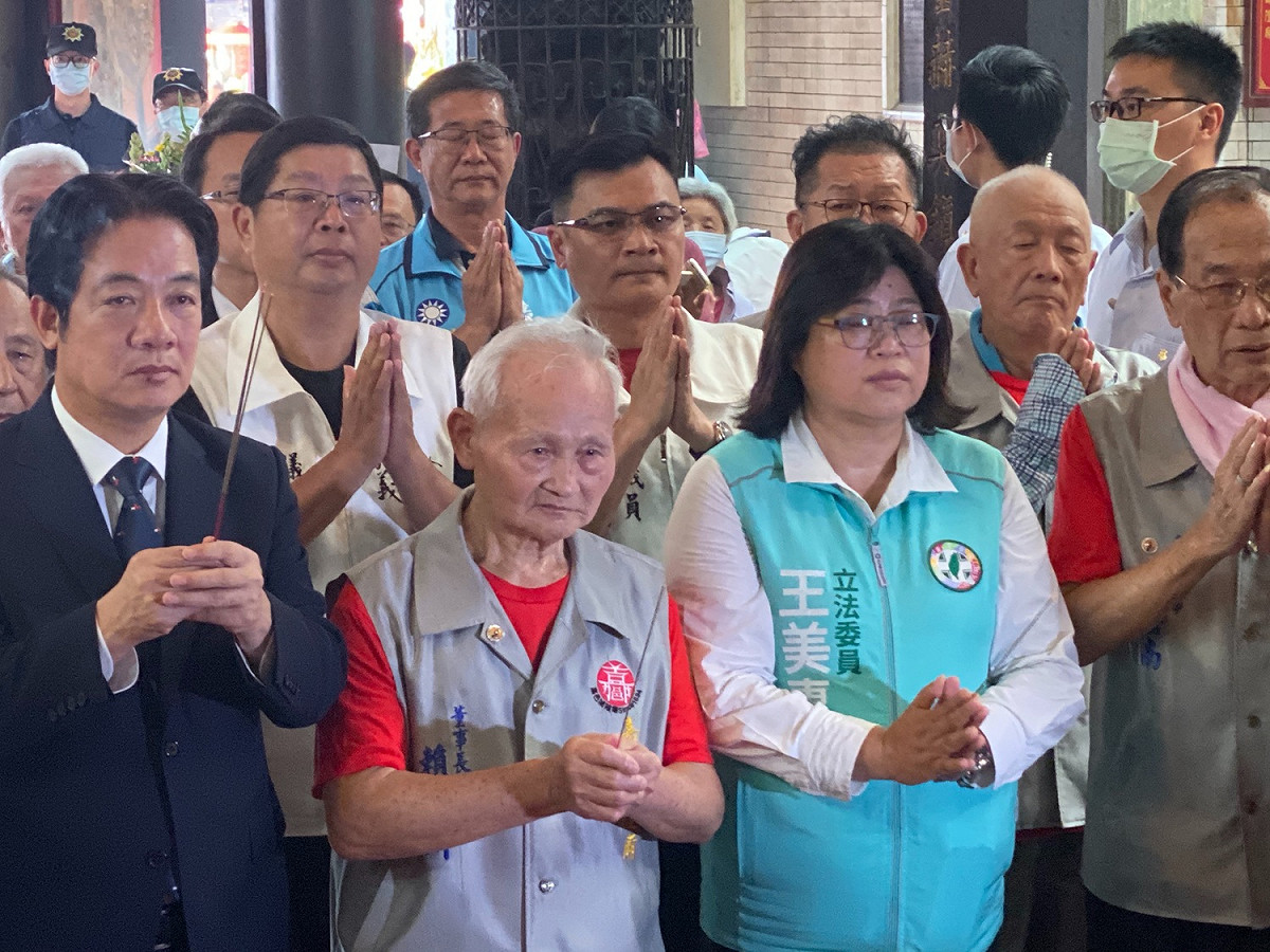 副總統賴清德到嘉義市城隍廟參拜。 圖：嘉義記者公會/提供