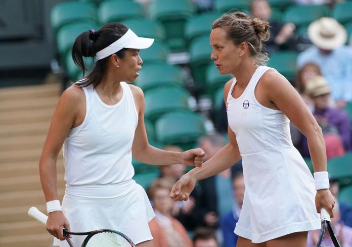 謝淑薇(左)和捷克搭檔Barbora Strycova。 圖／美聯社／達志影像