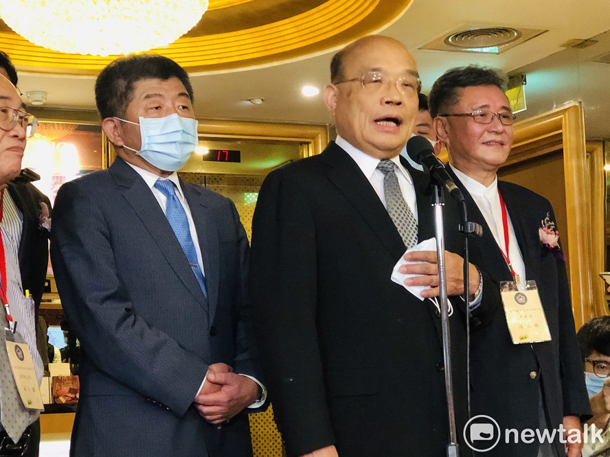 行政院長蘇貞昌今（17）日下午出席「中華民國藥劑生公會全國聯合會會員代表大會」前受訪。 圖：謝莉慧/攝
