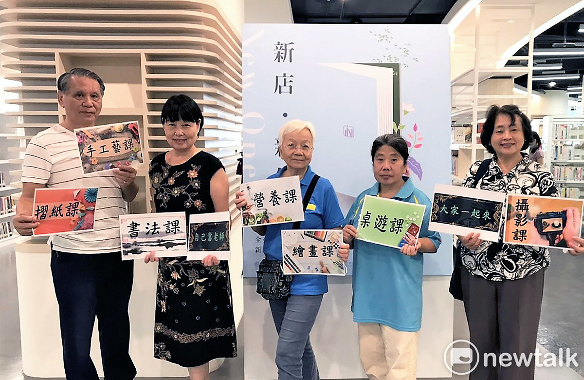 日前重新開幕的新店分館，延續參與式精神，推出「社區學堂」，邀請社區居民擔任老師，發揮互助學習的精神。 圖：王峻昌／攝