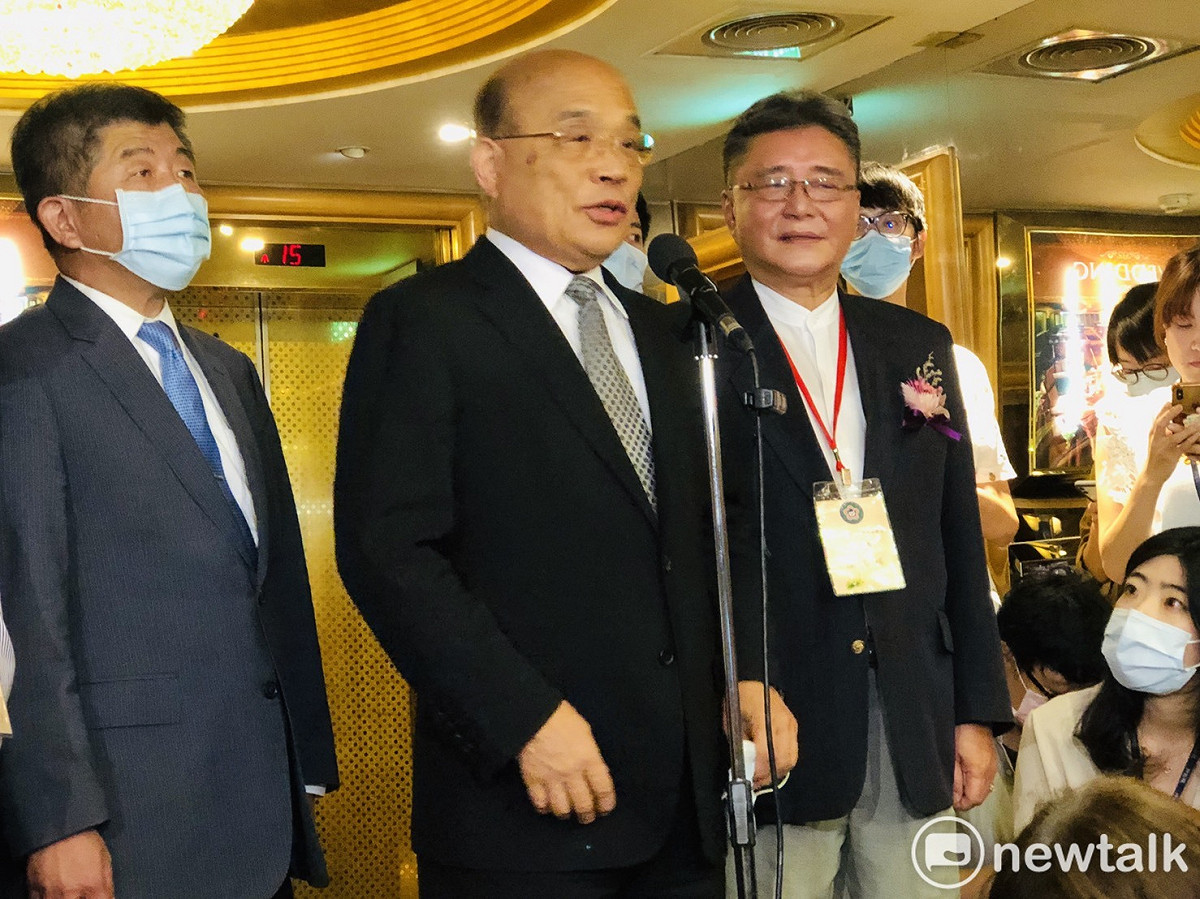 行政院長蘇貞昌今（17）天下午出席「中華民國藥劑生公會全國聯合會會員代表大會」前受訪。 圖：謝莉慧/攝