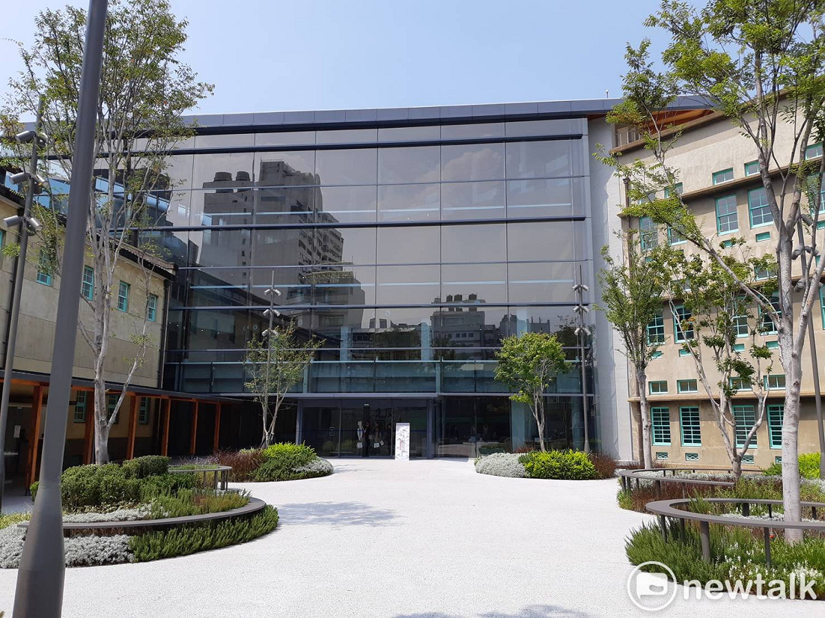 嘉義市立美術館位於廣寧街的入口。 圖：蔡坤龍/攝