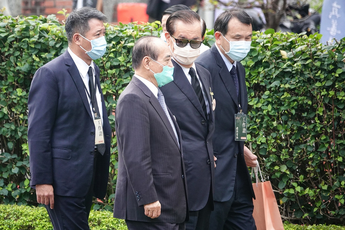前副總統連戰（右二）與前立法院長王金平（左二）19日出席李登輝追思告別禮拜 圖：台北市攝影記者聯誼會提供