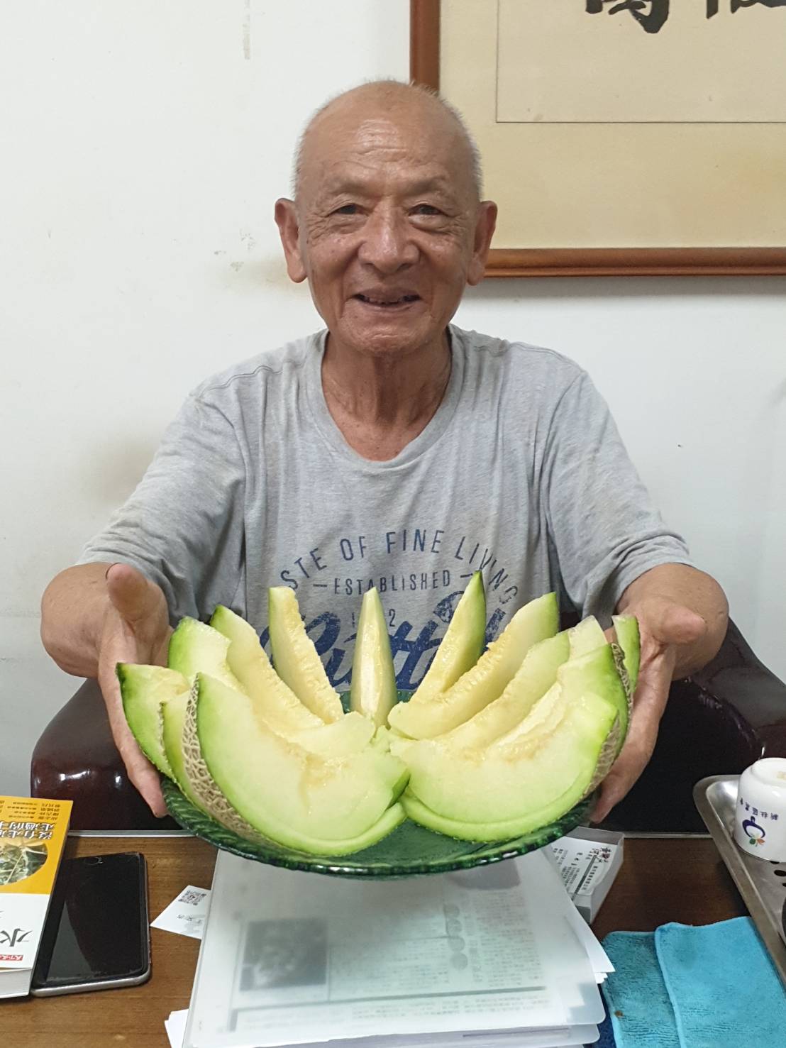 陳水良忍受7年時間的血本無歸，歷經水災、氣候劇變等挑戰，終於成功種植出頂級嬌貴的網紋洋香瓜。 圖：陳水良／提供