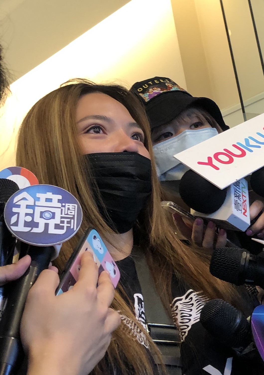 小甜甜在糧堂開放第一天一早就來致哀，離開時接受媒體訪問，他透漏黃爸爸有拜託她一件事情。 圖：楊瑾錚/攝
