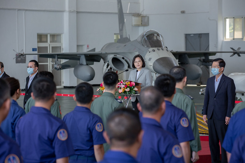 蔡英文總統今（22）日上午前往澎湖慰勉「空軍天駒部隊」。 圖：總統府提供
