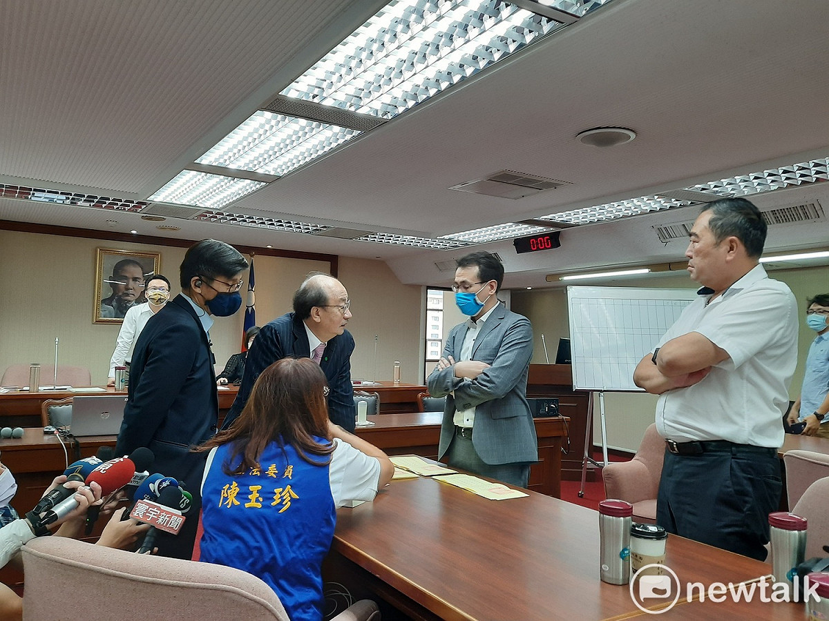 藍委主張爭議票為無效，引起民進黨團三長關切。 圖：陳佩君／攝